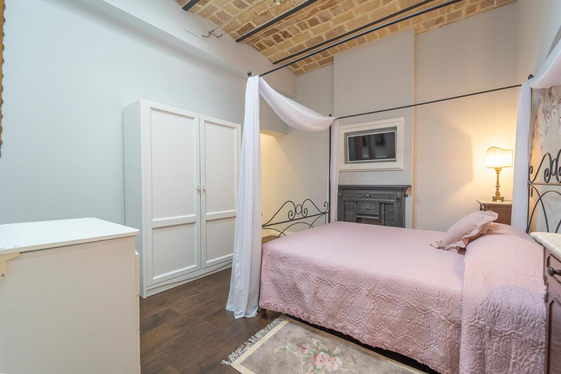 Family Retreat In The Heart Of The Ghetto By Houseeds Rom